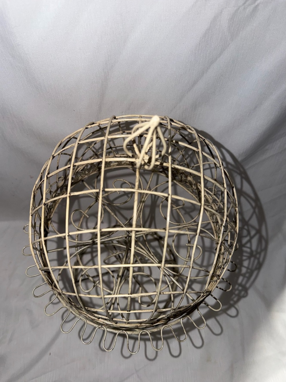 Shabby Chic Wire Cloche Pedestal Display Stand – Distressed Cream - Picture 5 of 8